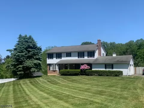 446 Buckhorn Dr, Belvidere, NJ 07823