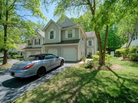 34 Mulberry Ln, Mount Arlington, NJ 07856