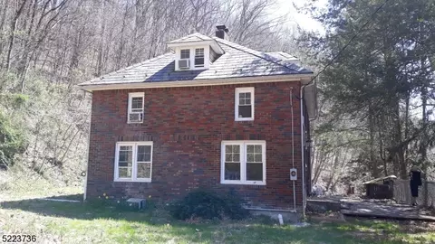 14 Valley St, Knowlton Twp, NJ 07832