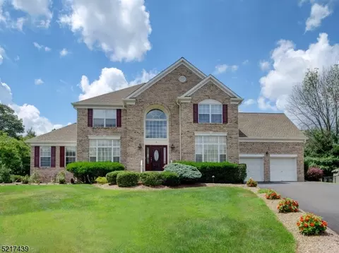 5 Millay Ct, Roxbury Twp, NJ 07852