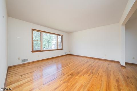 204 Maple St, Middlesex, NJ 08846 photo 8