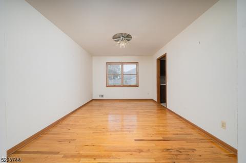 204 Maple St, Middlesex, NJ 08846 photo 11