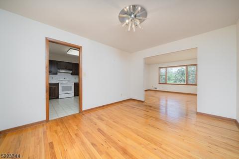 204 Maple St, Middlesex, NJ 08846 photo 10