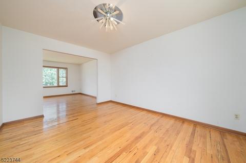 204 Maple St, Middlesex, NJ 08846 photo 9