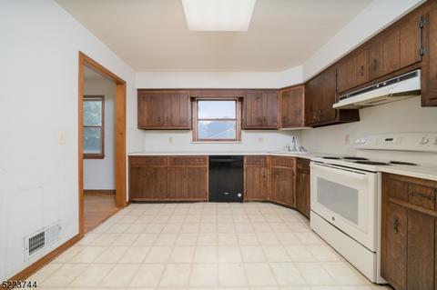 204 Maple St, Middlesex, NJ 08846 photo 14