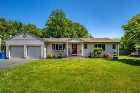 62 Holland Dr, Clark, NJ 07066