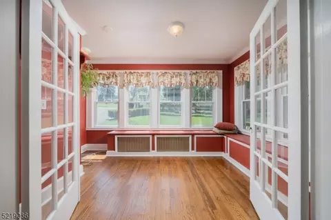 135 Ridgedale Ave, Florham Park, NJ 07932