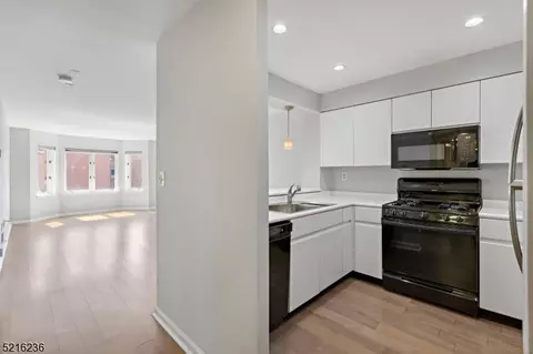 503 Williams Ct, Edgewater, NJ 07020