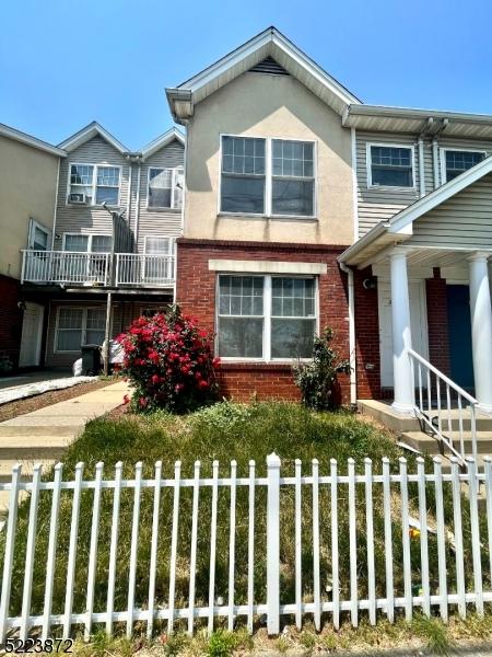 106 Front St, Elizabeth City, NJ 07206