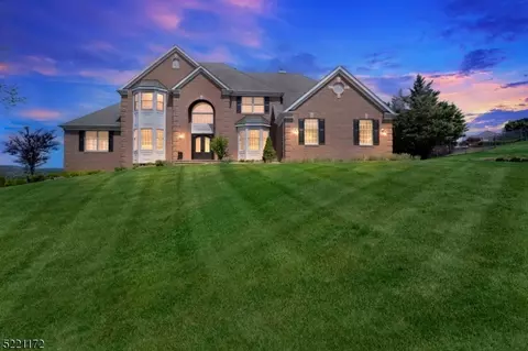 28 Skyview Dr, Sparta, NJ 07871