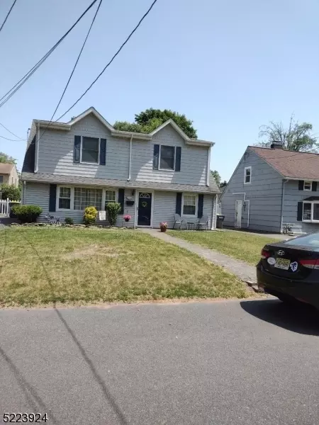 18 Tuttle St, Green Brook, NJ 08812