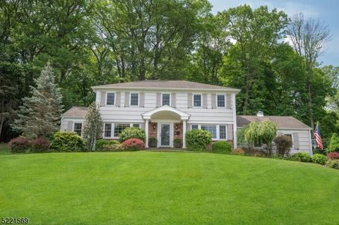 72 Candlewood Dr, New Providence, NJ 07974