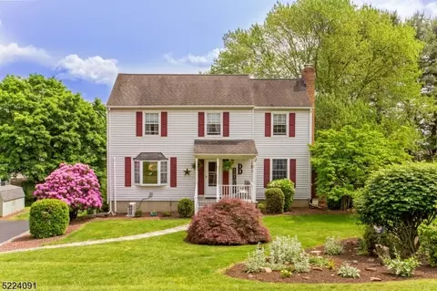 4 Rolling Green Dr, Milford, NJ 08848