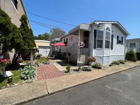 21 Coke Ave, Woodbridge Twp, NJ 07001