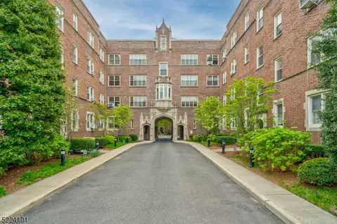 133 Summit Ave UNIT 32, Summit, NJ 07901