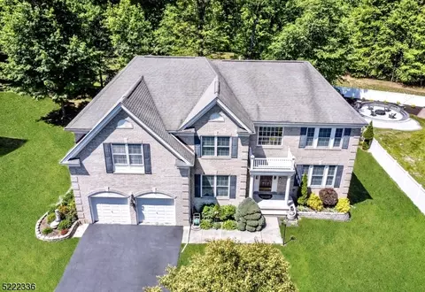 9 Red Maple Ln, Mount Olive, NJ 07836