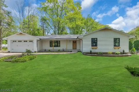17 Valley Pl, Chester, NJ 07930