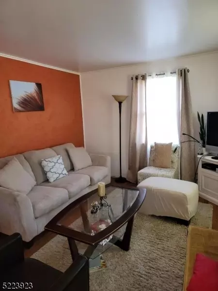 445 Brooklawn Ave, Roselle, NJ 07203