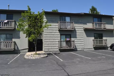 1011 Spruce Hills Dr #11, Glen Gardner, NJ 08826