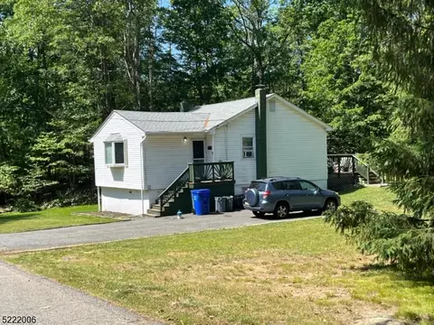 4 Dartmouth Trl, Hopatcong, NJ 07843