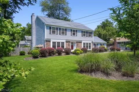 129 Grannis Ave, Morris Plains, NJ 07950