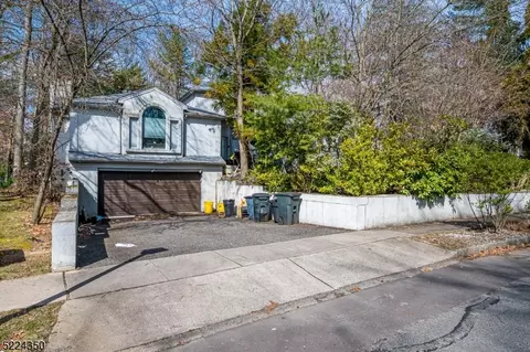 1 Quaker Dr, East Brunswick, NJ 08816