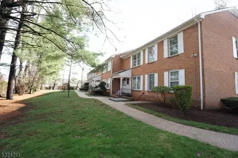 45 Briarwood Path #45, Clark, NJ 07066
