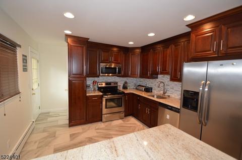 23 Elizabeth Ave, Stanhope, NJ 07874