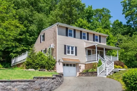 77 Woodstone Rd, Rockaway, NJ 07866