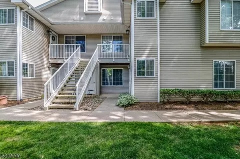 31 Cedar Ct, Bedminster, NJ 07921