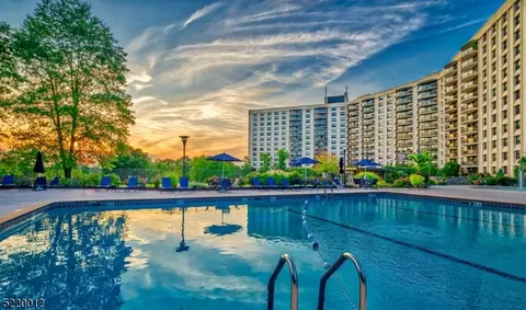 2 Claridge Dr 10je #10JE, Verona, NJ 07044