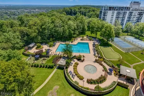 2 Claridge Dr 11nw #11NW, Verona, NJ 07044