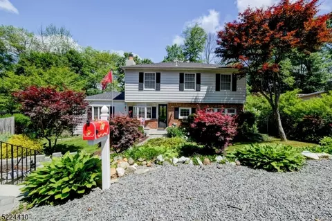 40 Grandview Ave, Stockholm, NJ 07460