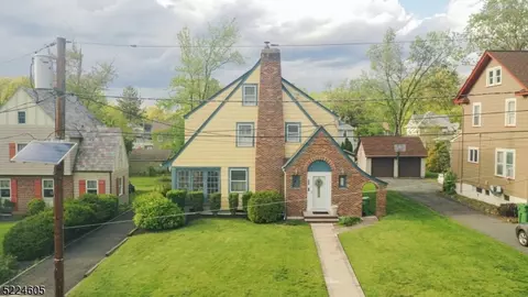 242 W 6th Ave, Roselle, NJ 07203
