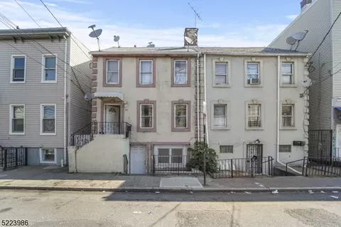 144 South St, Newark, NJ 07114
