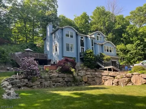 516 Old Homestead Dr, Vernon Twp, NJ 07422