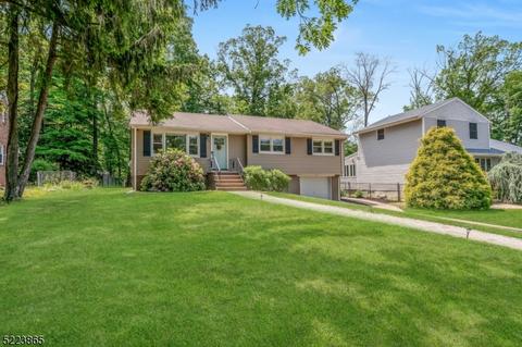 38 Seminole Ave, Oakland, NJ 07436