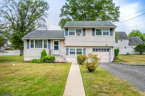 18 Carmen St, East Franklin, NJ 08873