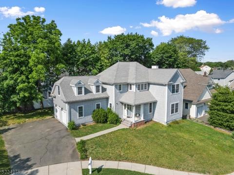 5 Holly Ct, Bloomfield, NJ 07003