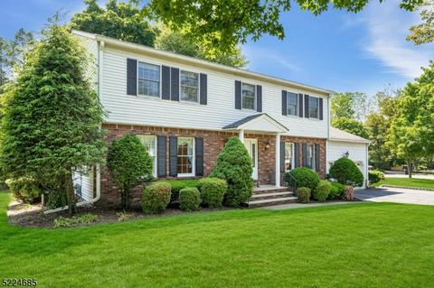 142 Emerald Ct, Paramus, NJ 07652 photo 2