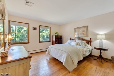 142 Emerald Ct, Paramus, NJ 07652 photo 24