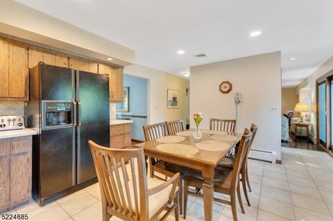 142 Emerald Ct, Paramus, NJ 07652 photo 11