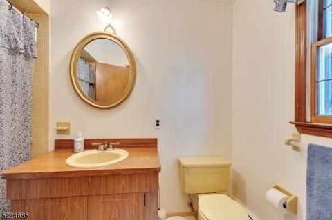 142 Emerald Ct, Paramus, NJ 07652 photo 20