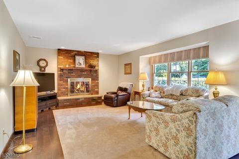142 Emerald Ct, Paramus, NJ 07652 photo 14