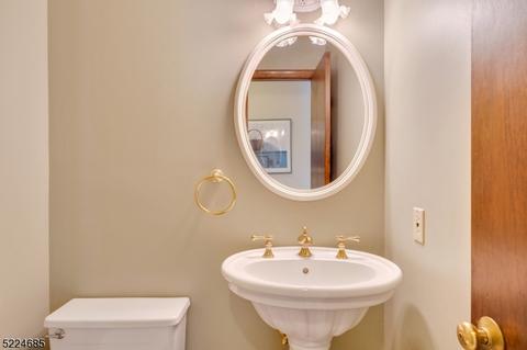 142 Emerald Ct, Paramus, NJ 07652 photo 13