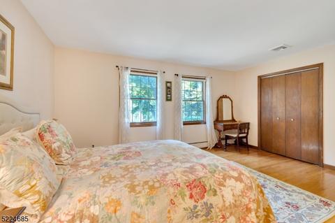 142 Emerald Ct, Paramus, NJ 07652 photo 23