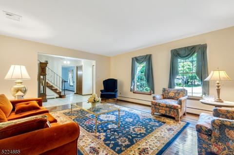 142 Emerald Ct, Paramus, NJ 07652 photo 5