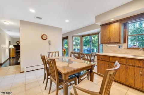 142 Emerald Ct, Paramus, NJ 07652 photo 12