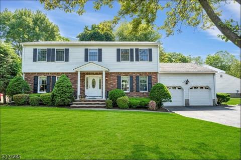 142 Emerald Ct, Paramus, NJ 07652