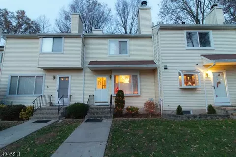 40 Woodland Dr, Roselle, NJ 07203